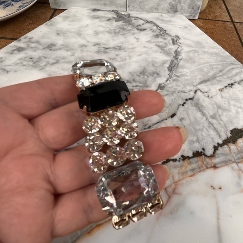 Black and crystal stretch bracelet